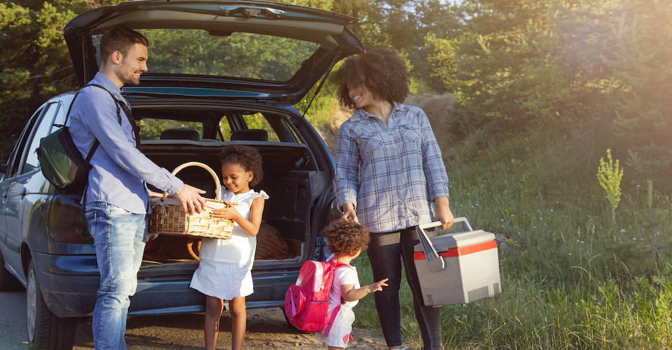 Family getting their picnic supplies out of the trunk